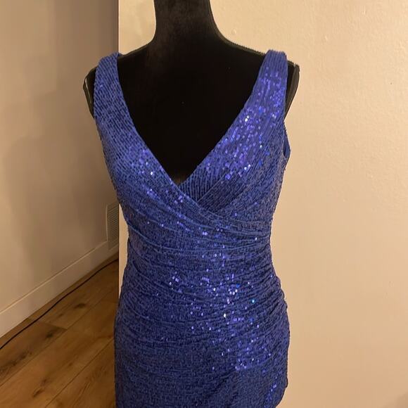 NWT Mac Duggal IEENA Sequined Draped Faux Wrap Asymmetrical Hem Gown - Picture 4 of 9